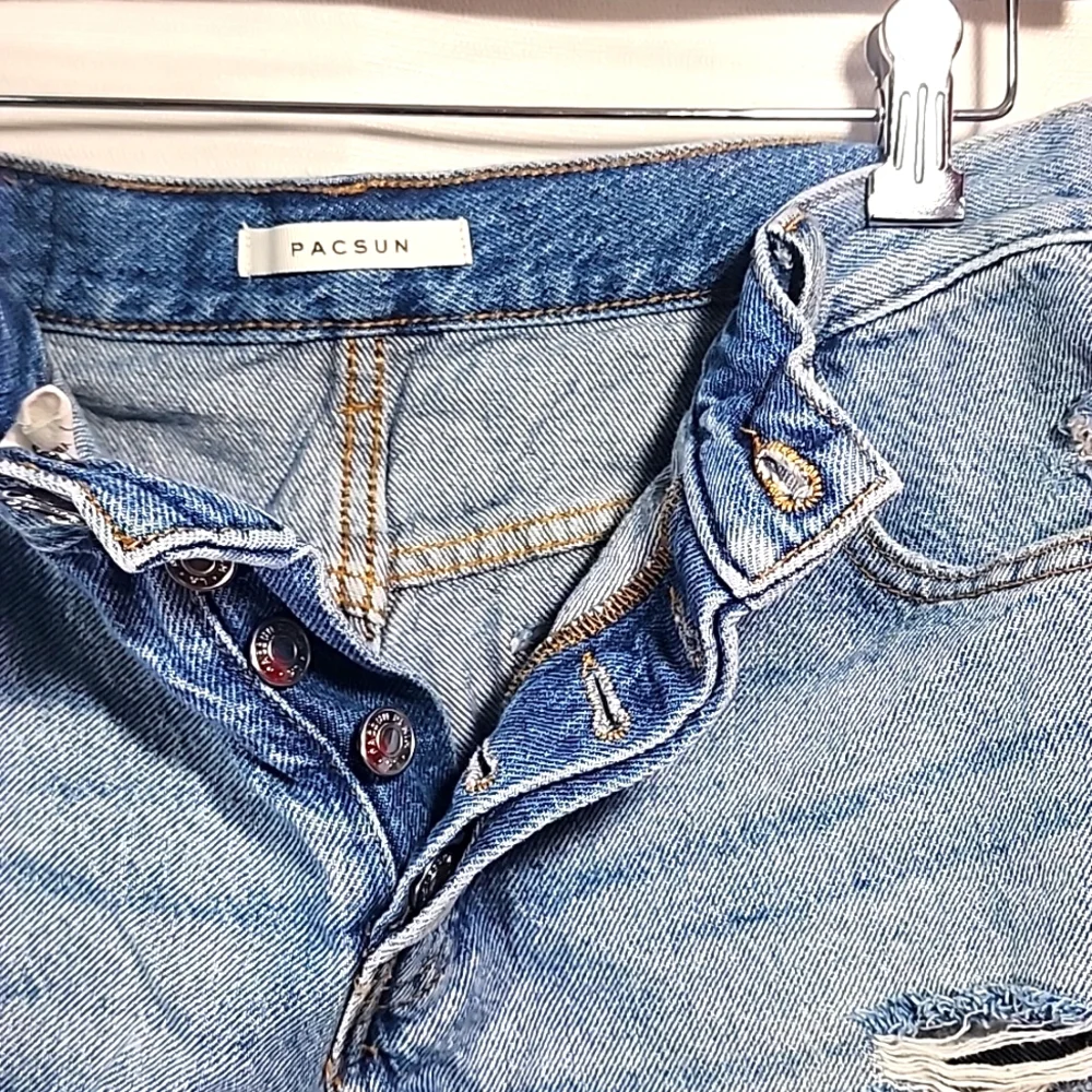 PacSun Vintage Cut Off Blue Denim Shorts. 27 - Picture 4 of 11